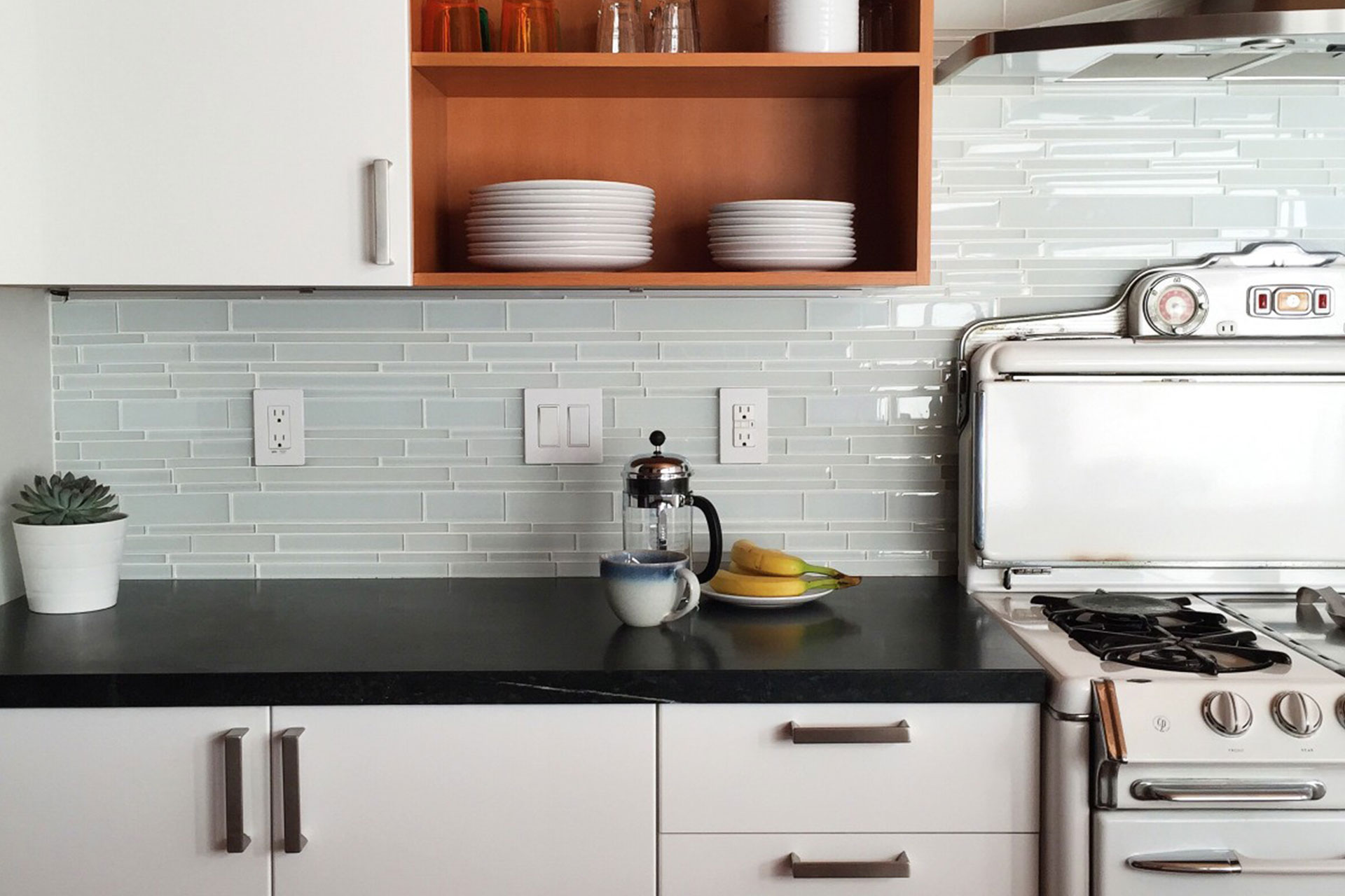 organize kitchen cabinet