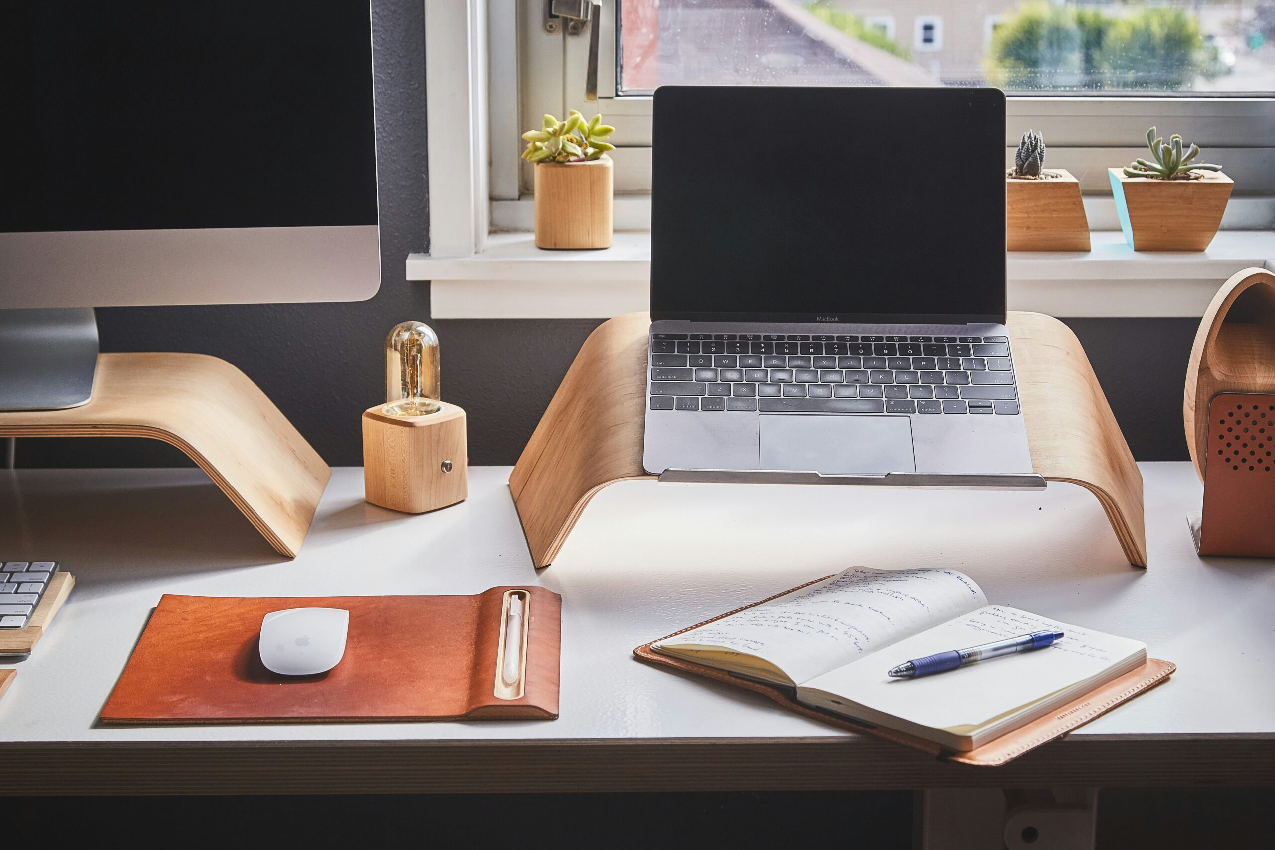 7 Storage Tips to Organize Your Home Office